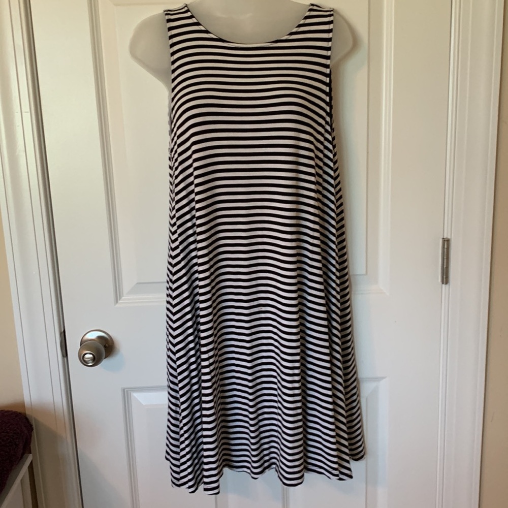 Old Navy Large black and whited striped Dress sleeveless large